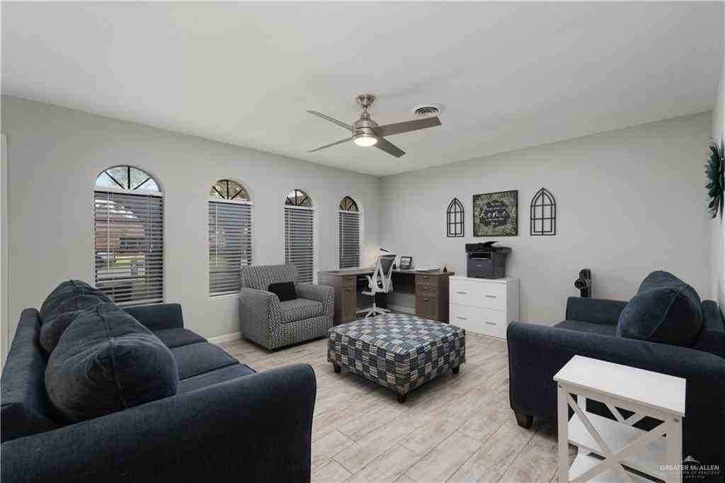 2822 Poinciana St - Photo 2 of 9