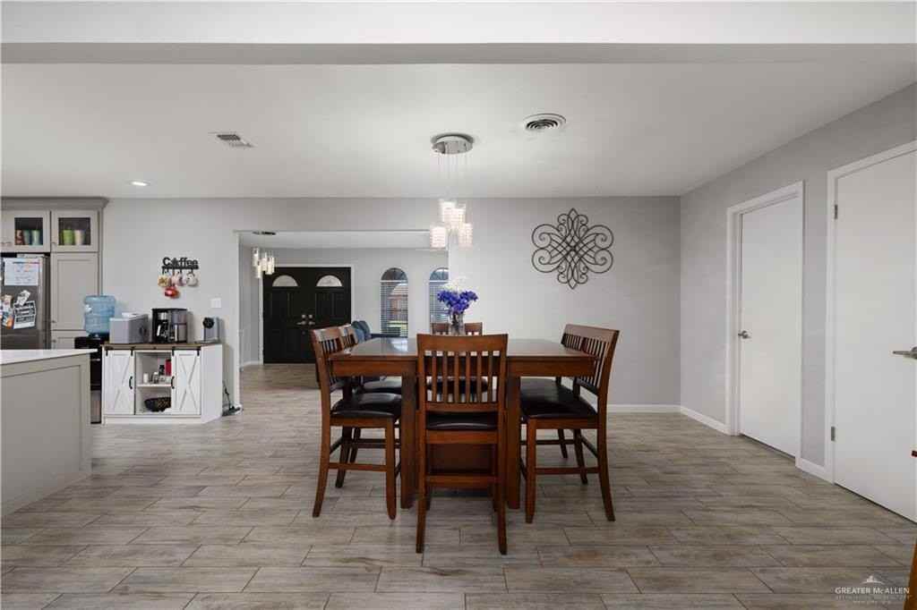 2822 Poinciana St - Photo 4 of 9