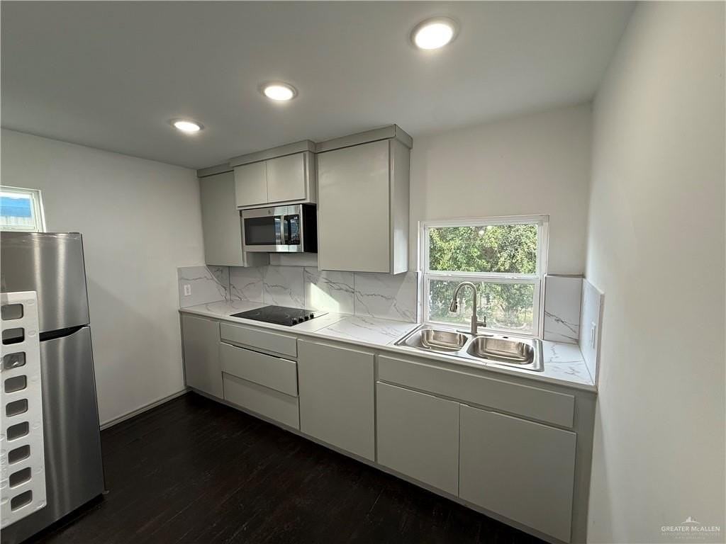 1017 Miller Ave - Photo 3 of 8