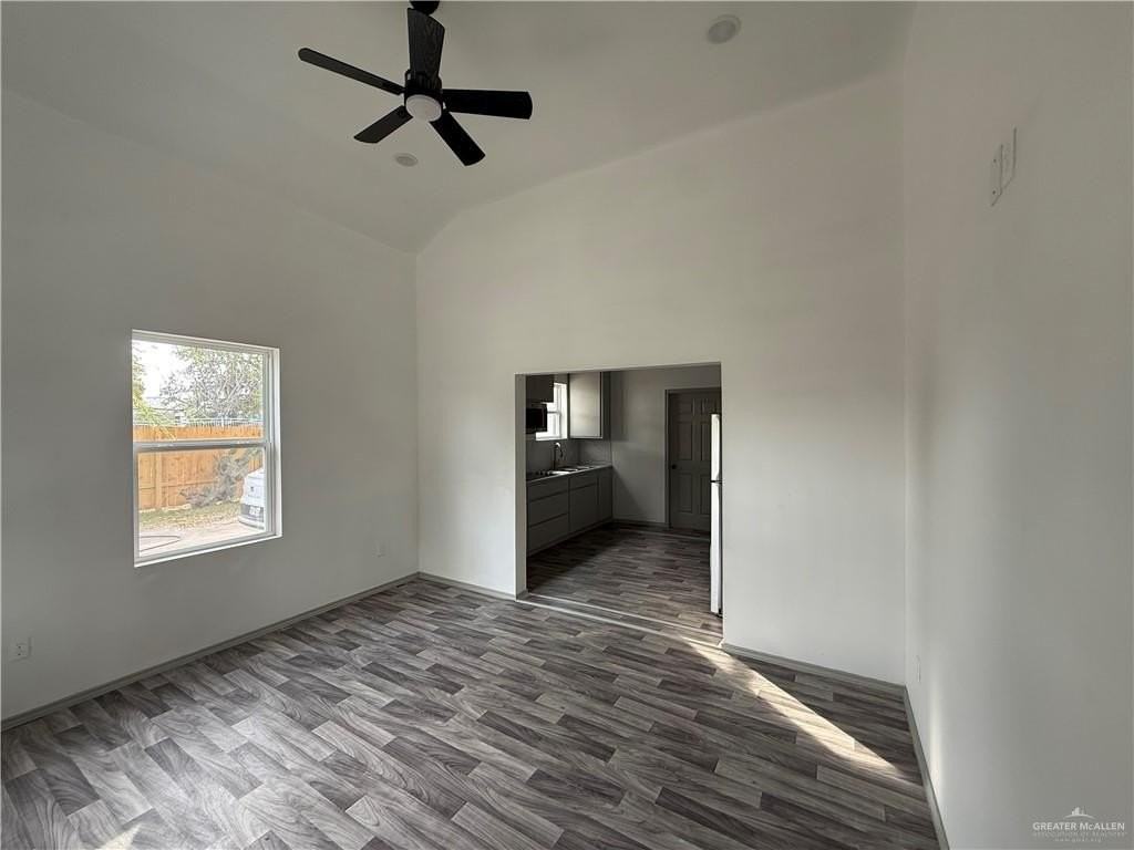 1019 Miller Ave - Photo 7 of 8