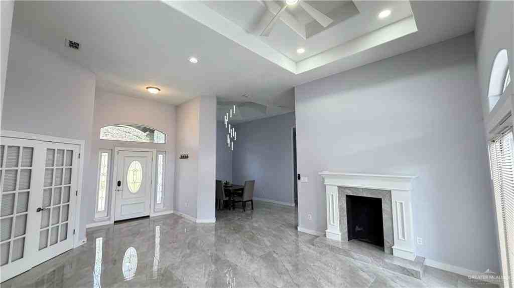 2504 Lilac Ave - Photo 2 of 30