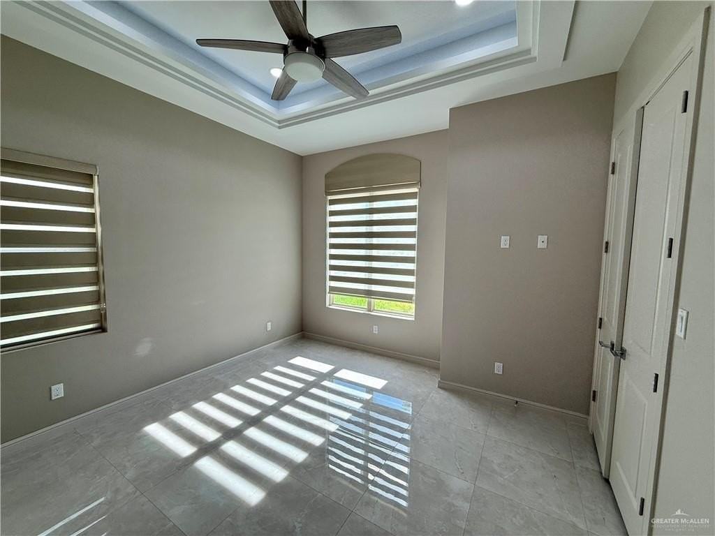 912 W Cheyenne Ave - Photo 7 of 17