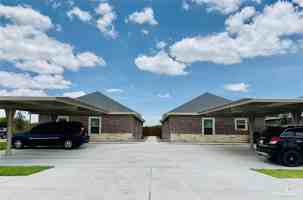 featured image of 2706 E Garfield Ave #3
