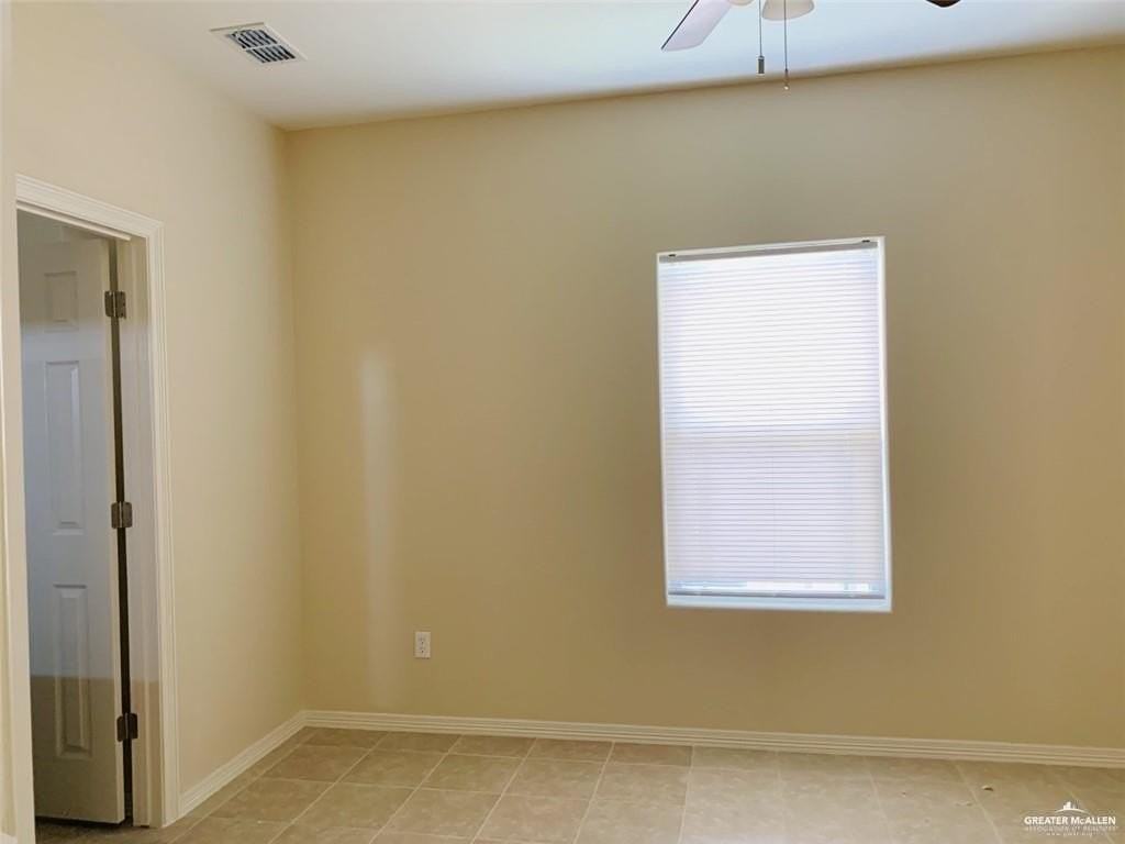 2706 E Garfield Ave Apt 3 #3 - Photo 6 of 7