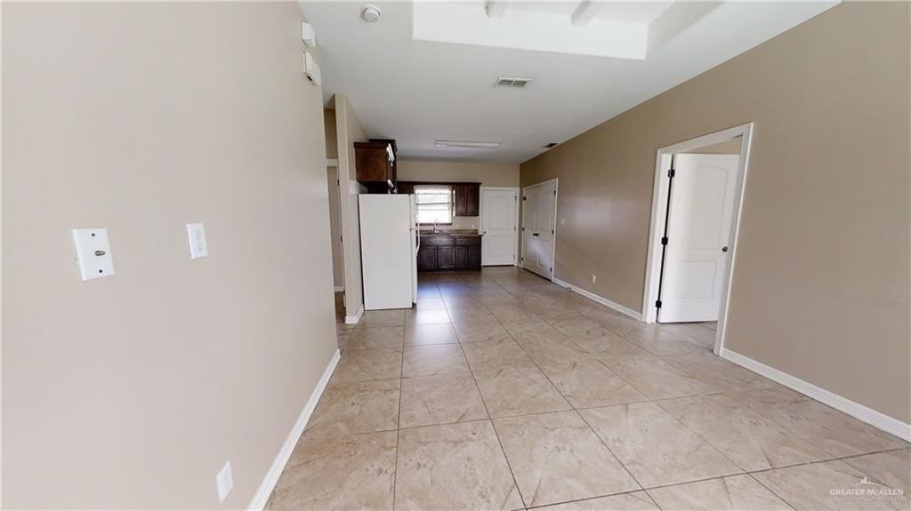 2510 E Garfield Ave Apt 2 #2 - Photo 2 of 9