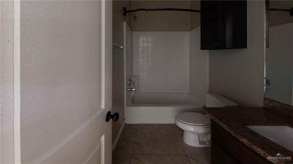 2510 E Garfield Ave Apt 2 #2 - Photo 5 of 9