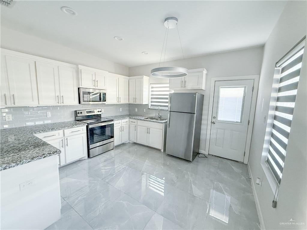 5704 Puffin Ave Apt 4 #4 - Photo 4 of 13