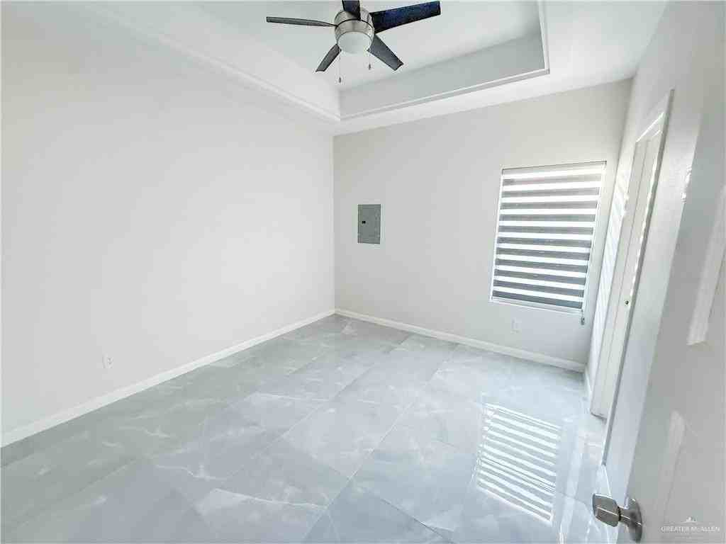 5704 Puffin Ave Apt 4 #4 - Photo 7 of 13