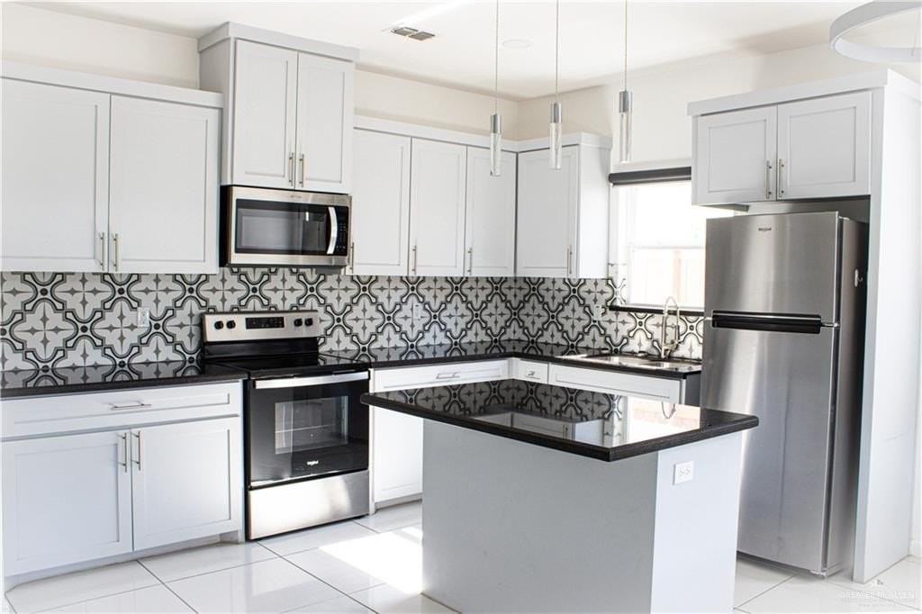 1600 Angelina Dr Apt 1 #1 - Photo 3 of 16