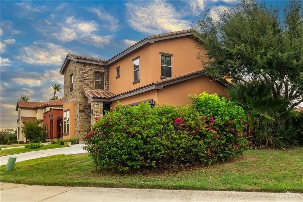 2907 Capri Ct - Photo 3 of 28