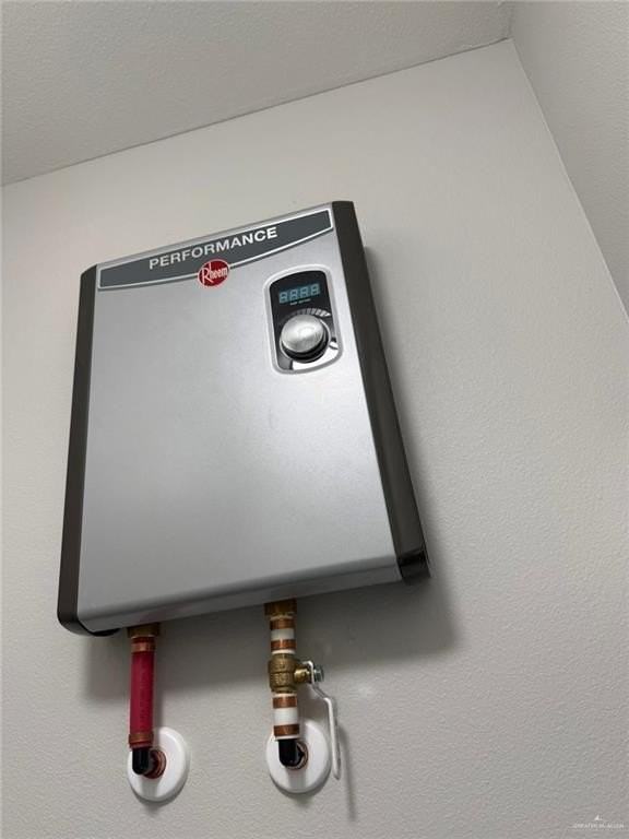 900 W 8th St Apt 1 #1 - Photo 6 of 9