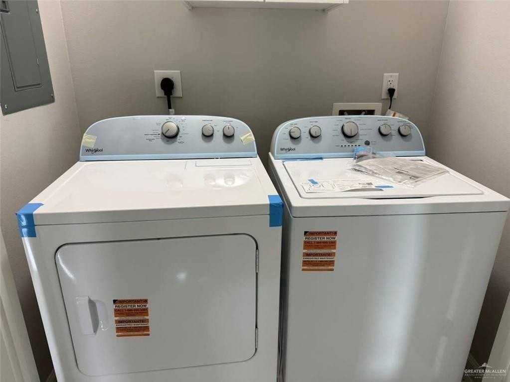 900 W 8th St Apt 1 #1 - Photo 7 of 9