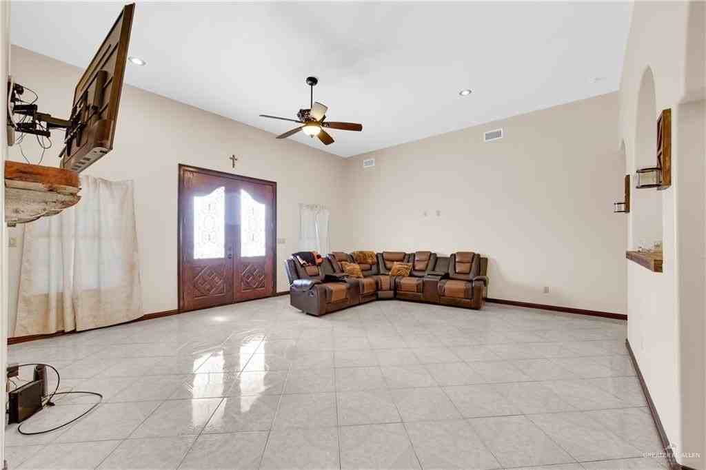 825 Carpintero St - Photo 5 of 20