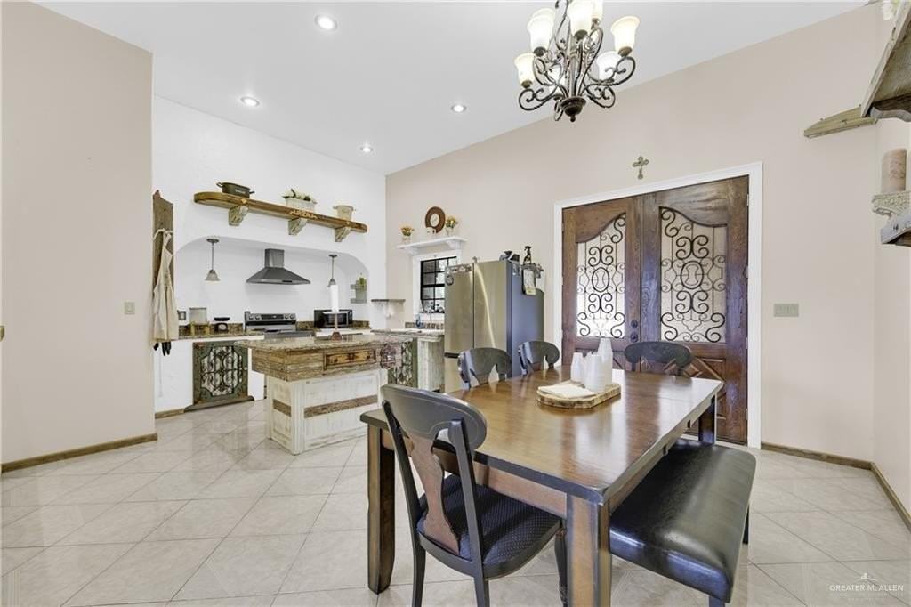 825 Carpintero St - Photo 6 of 20