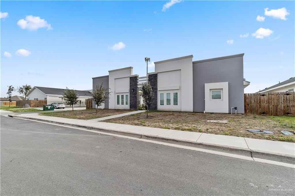 11018 N 33rd Ln Apt 2 #2 - Photo 2 of 17