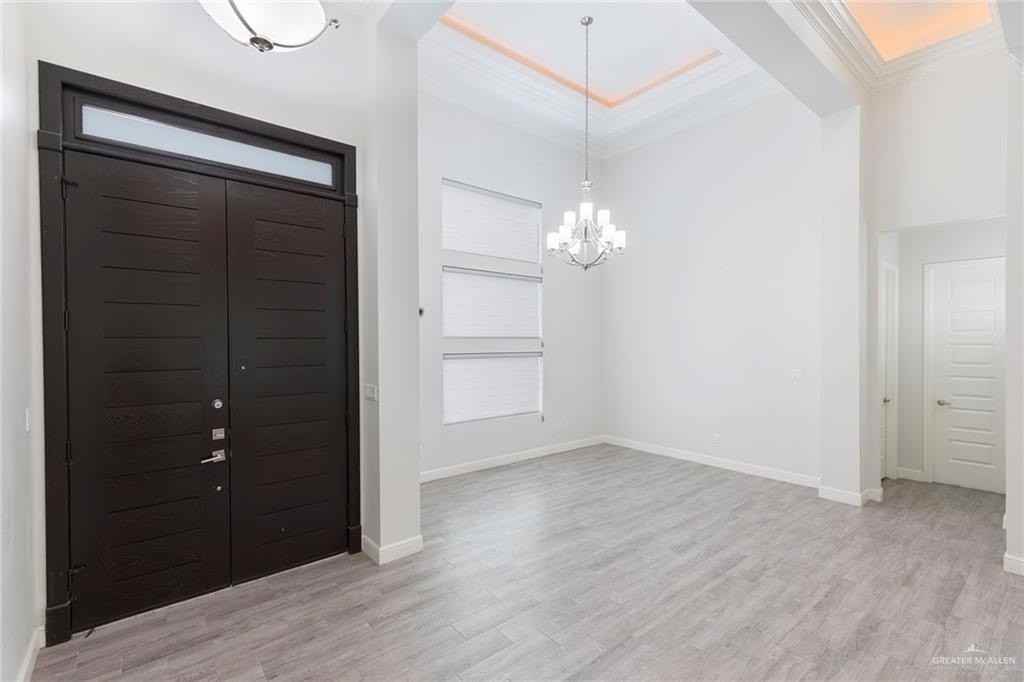 2521 S J St - Photo 3 of 32