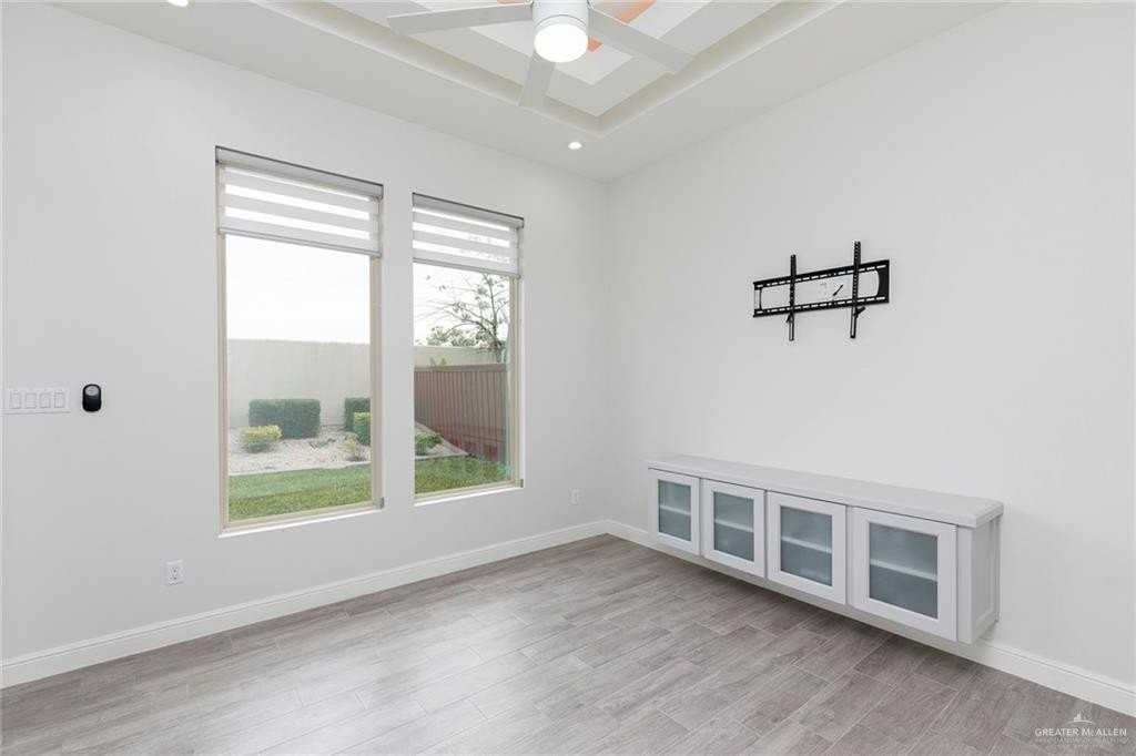 2521 S J St - Photo 5 of 32