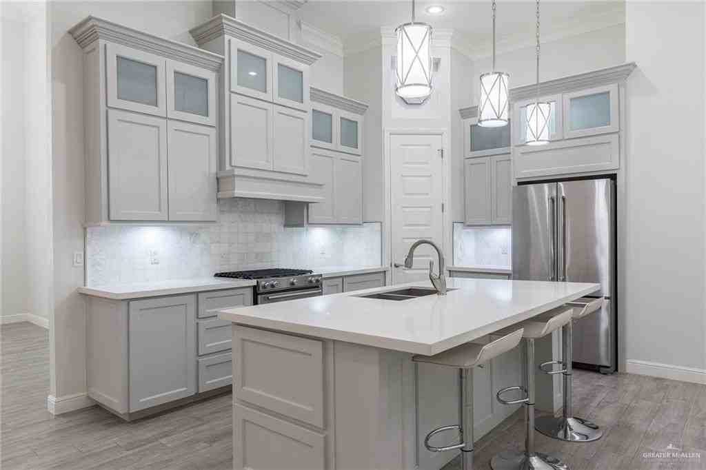 2521 S J St - Photo 7 of 32