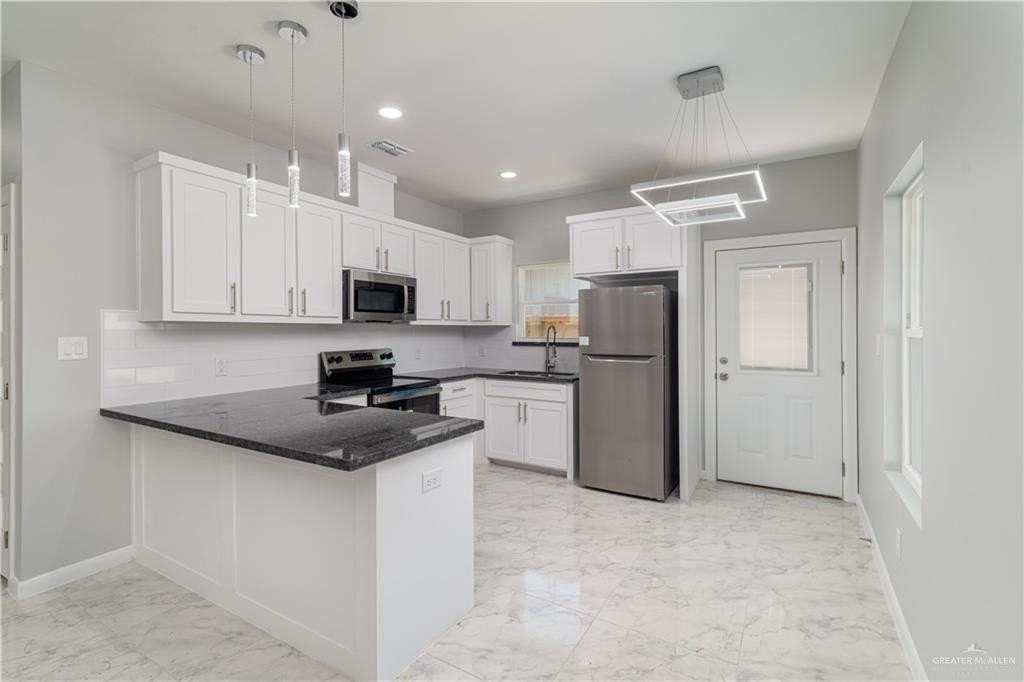 901 N Clarence Ave Apt 2 #2 - Photo 3 of 14