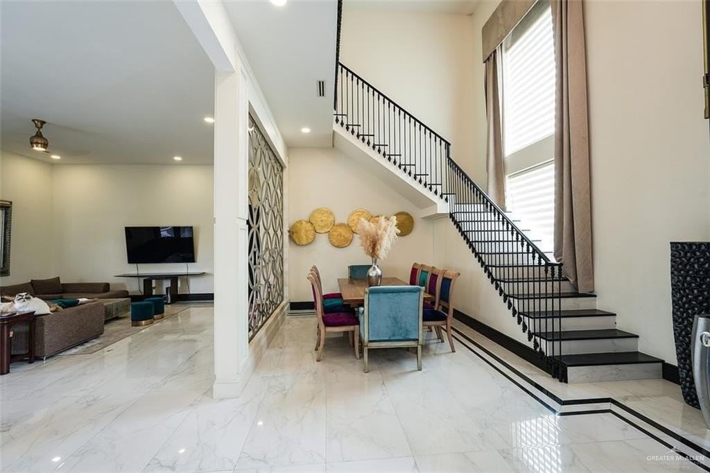 1107 Union Ct - Photo 3 of 21