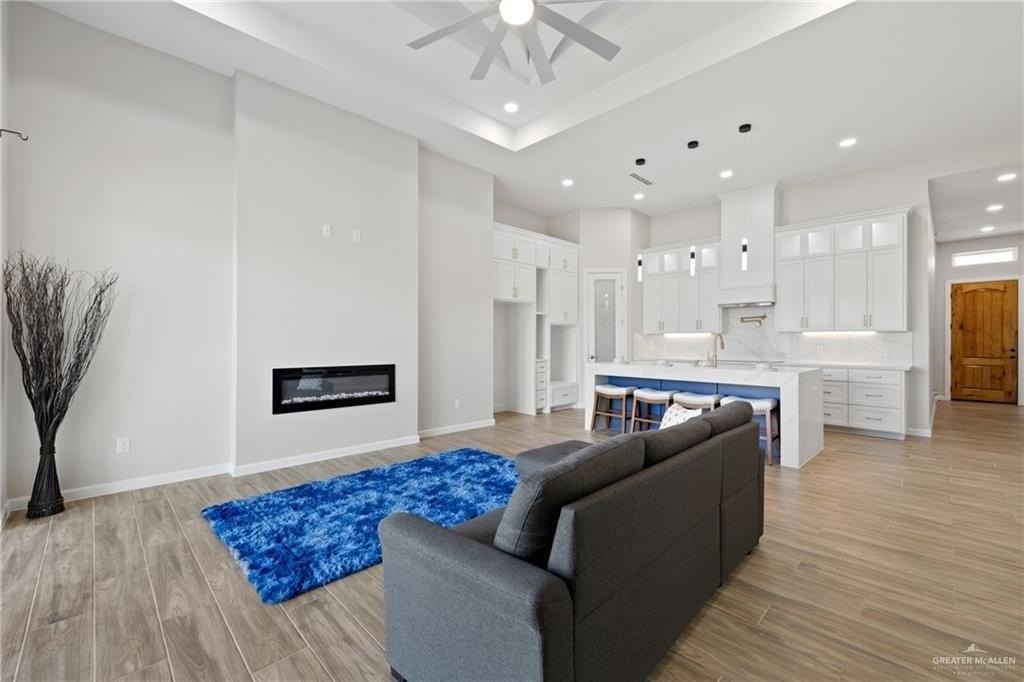 701 Grayson Ave - Photo 5 of 26