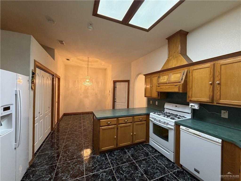 4513 Laurel Ave - Photo 6 of 25