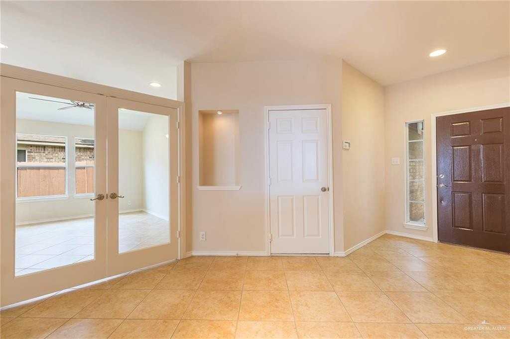 4202 Santa Marina St - Photo 2 of 13