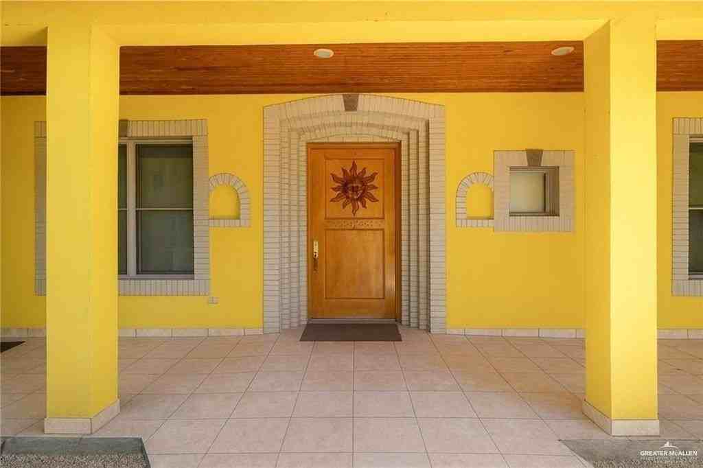 10201 N Ware Rd - Photo 2 of 41