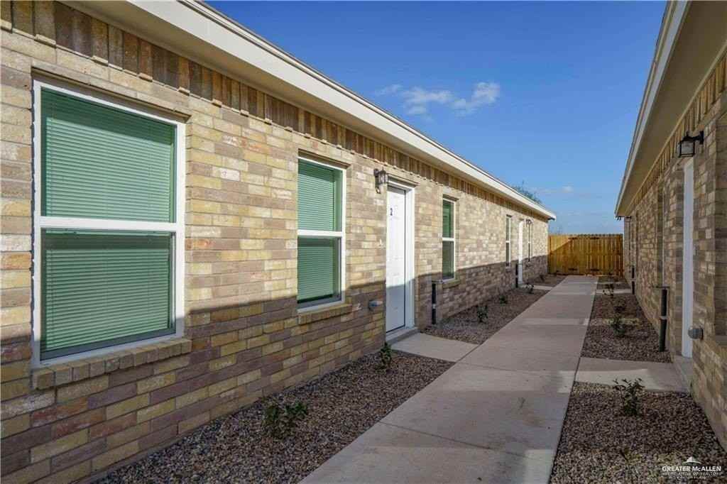 4906 N Hiawatha Dr Apt 1 #1 - Photo 2 of 22