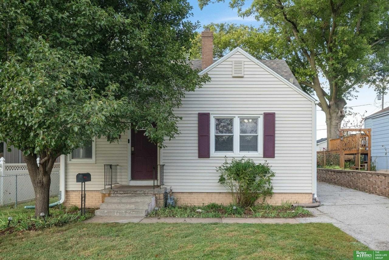 5820 Spring St - Photo 2 of 38