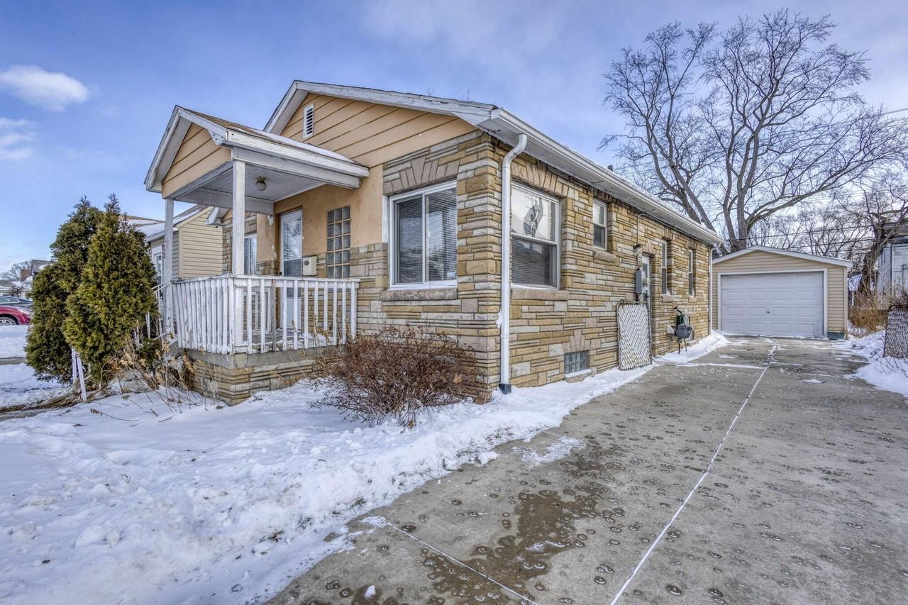 23328 Battelle Ave - Photo 2 of 16