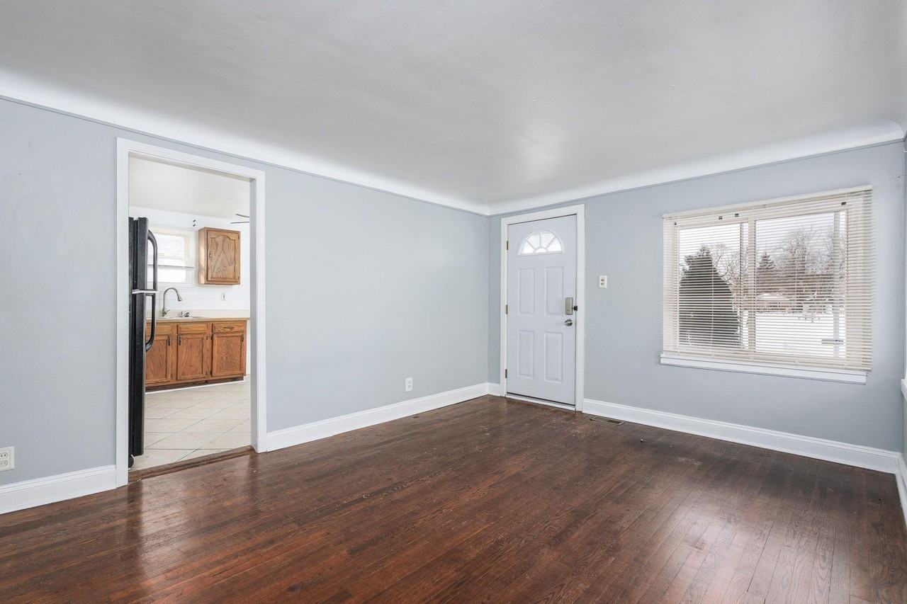 23328 Battelle Ave - Photo 4 of 16