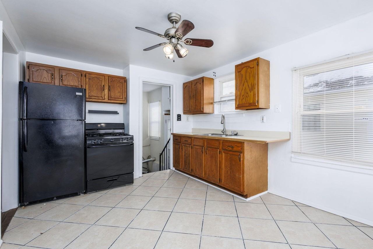 23328 Battelle Ave - Photo 6 of 16