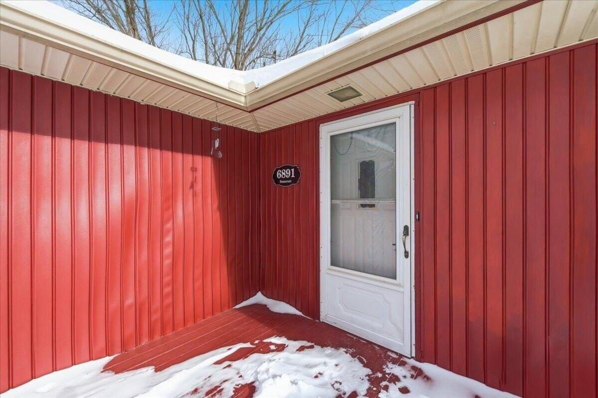 6891 Somerset Dr - Photo 2 of 26