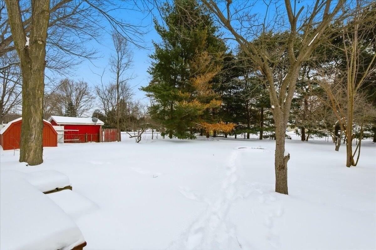 6891 Somerset Dr - Photo 5 of 26