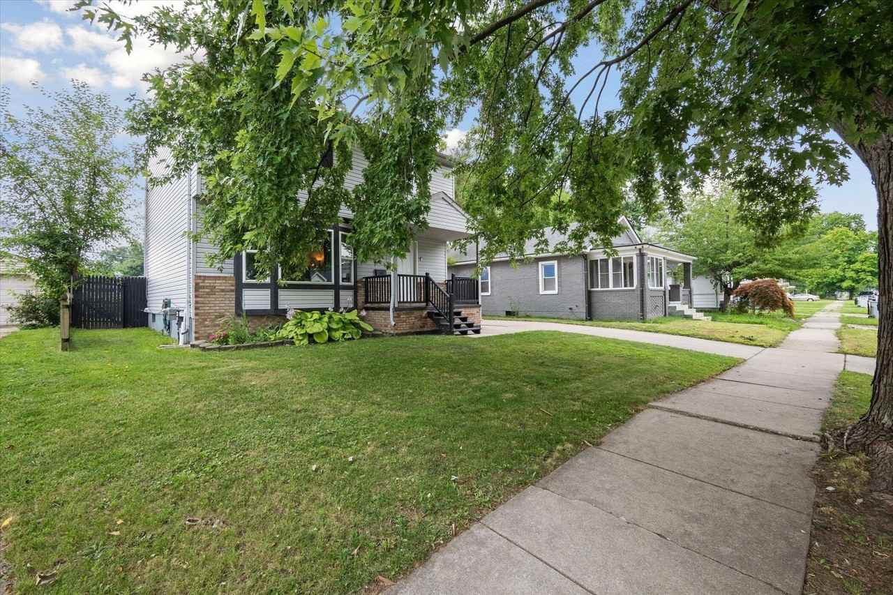 578 E Mahan Ave - Photo 3 of 50