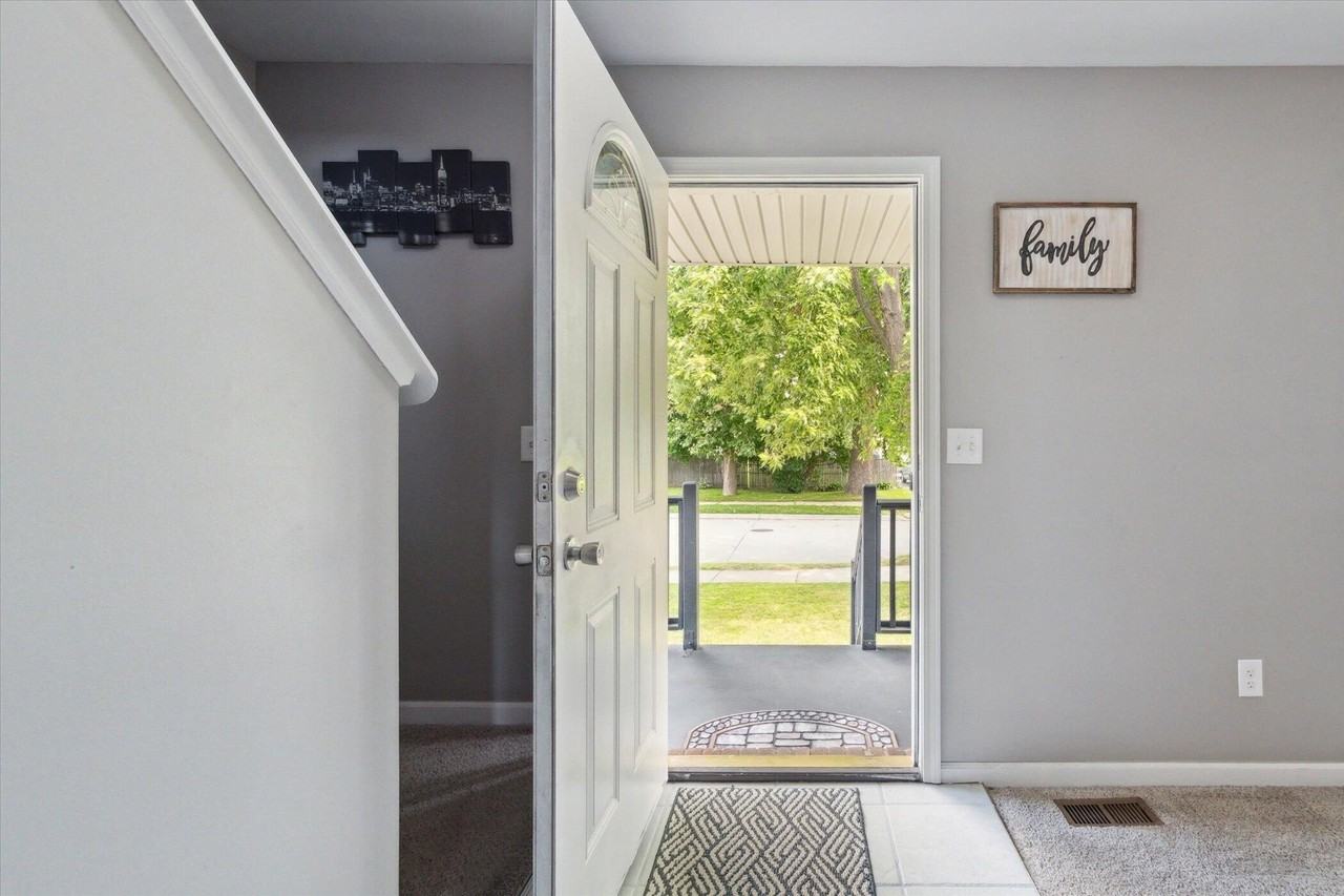 578 E Mahan Ave - Photo 6 of 50