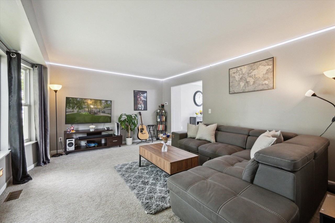 578 E Mahan Ave - Photo 7 of 50