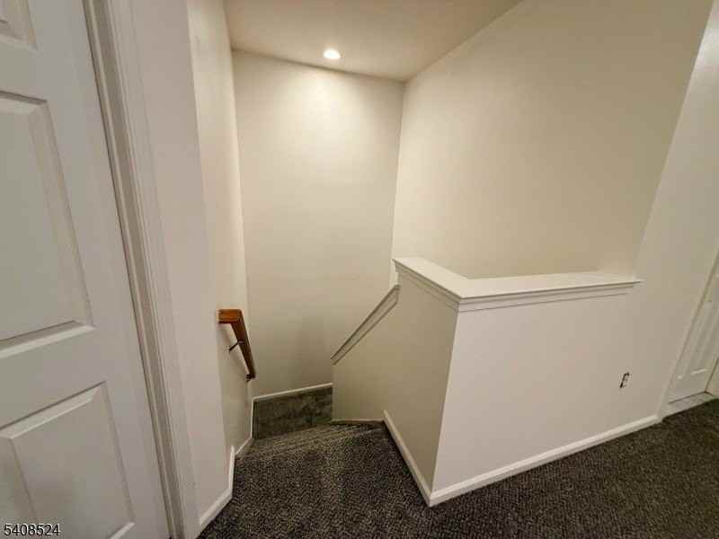 43 Windsor Dr - Photo 3 of 17