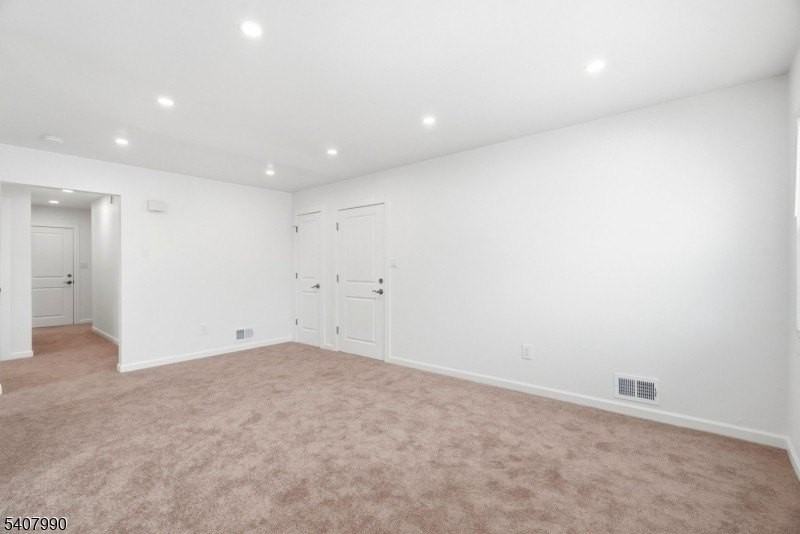 114 Grove St - Photo 3 of 33