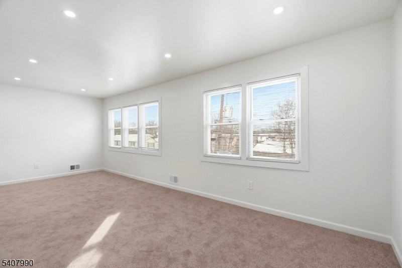 114 Grove St - Photo 4 of 33