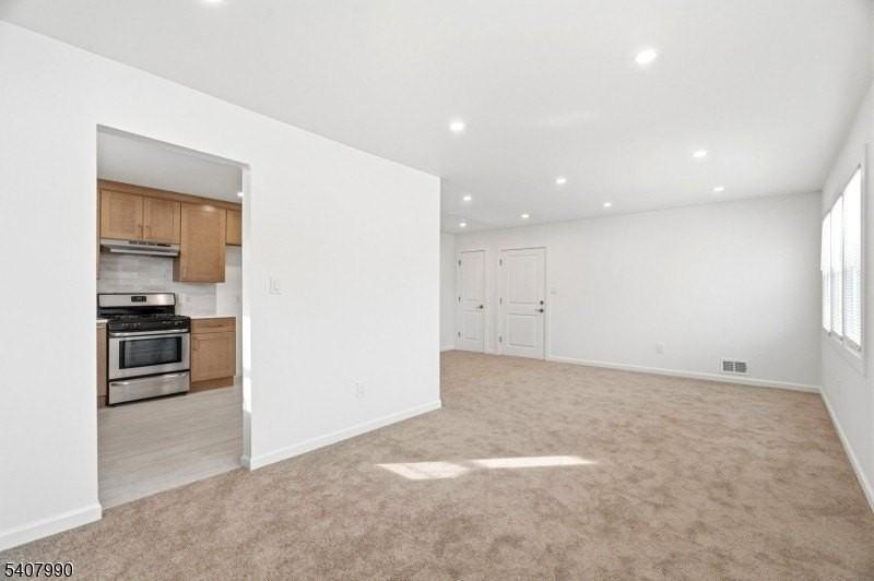 114 Grove St - Photo 5 of 33