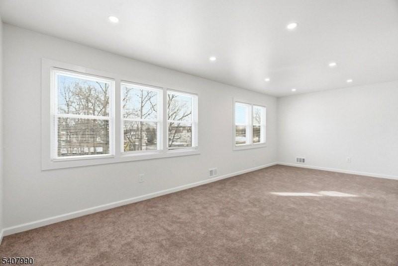 114 Grove St - Photo 6 of 33