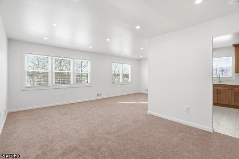 114 Grove St - Photo 7 of 33