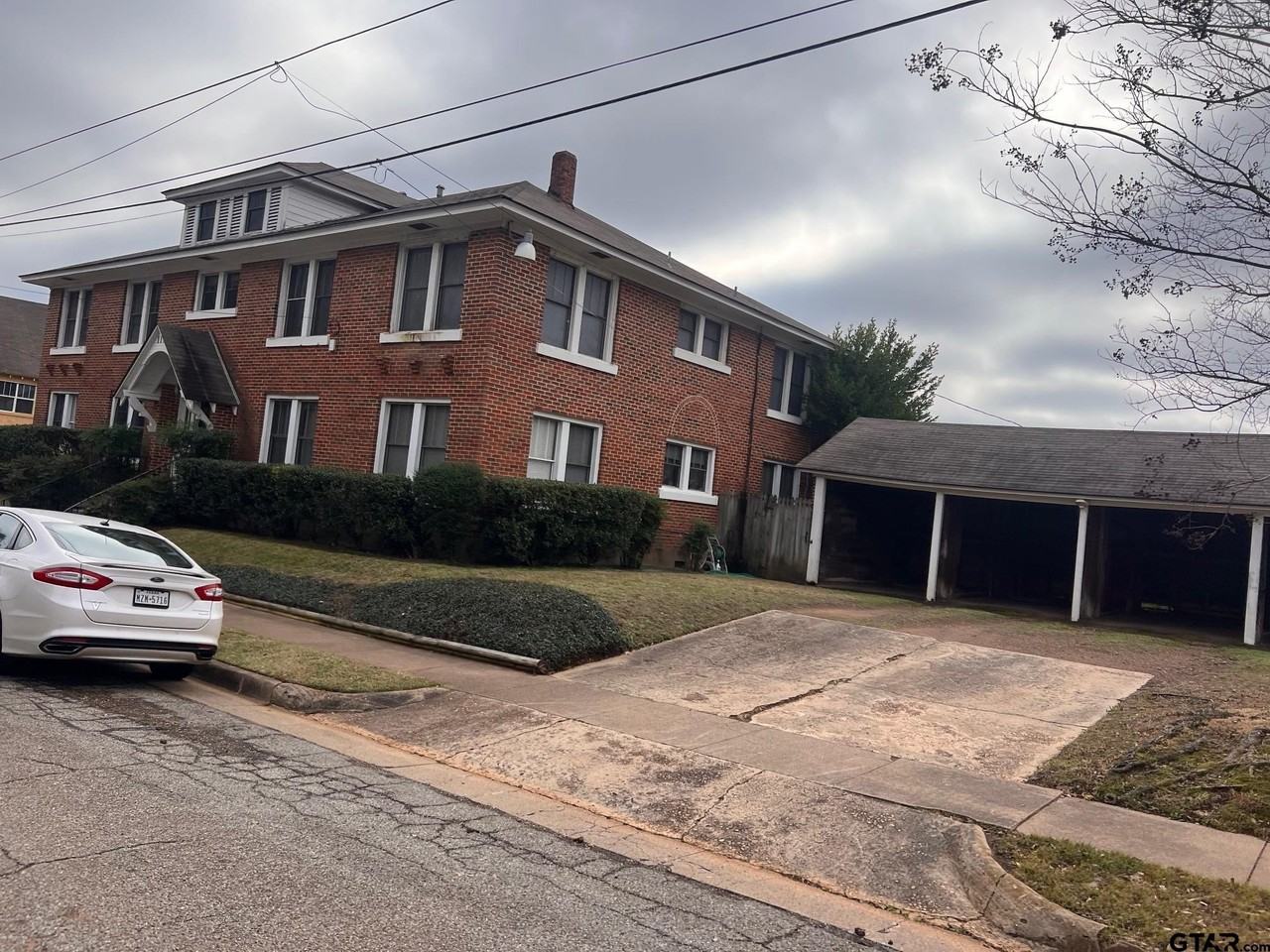 111 Rowland Pl Unit 4 - Photo 3 of 17