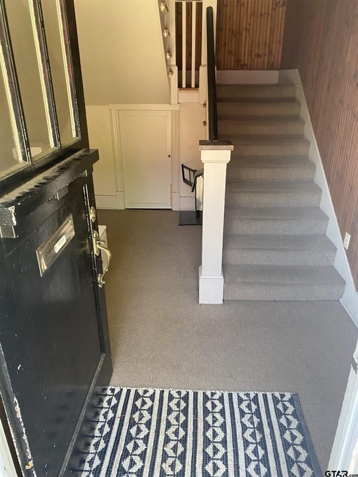 111 Rowland Pl Unit 4 - Photo 5 of 17