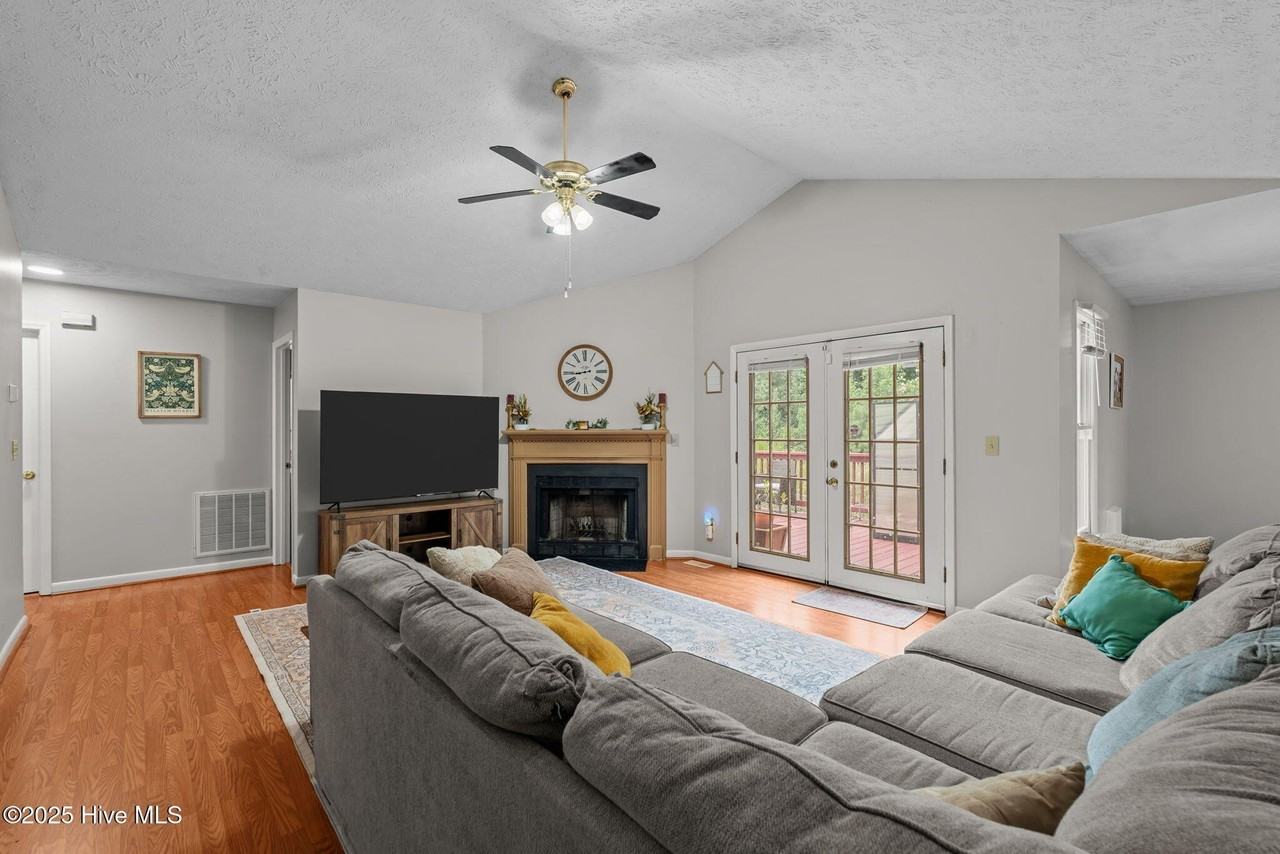 39 Orrin Ct - Photo 3 of 43