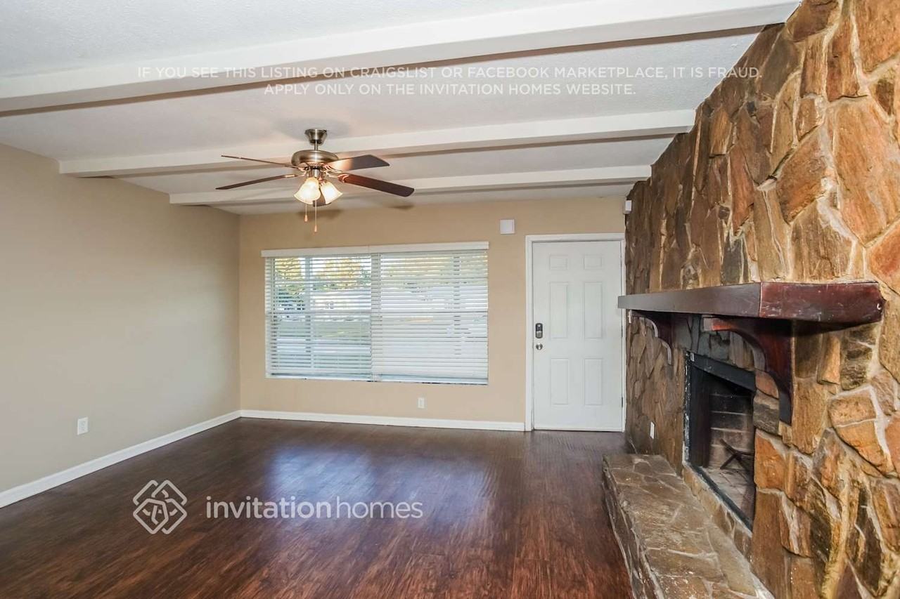 3655 Searobin Dr Se - Photo 3 of 17