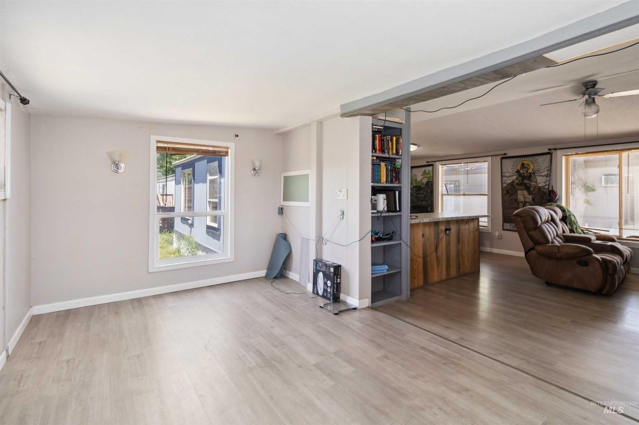 1951 N Hampton Rd Trlr B6 #B6 - Photo 3 of 20