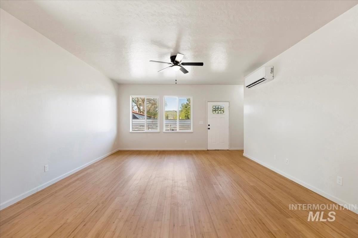 202 N Main St - Photo 4 of 26